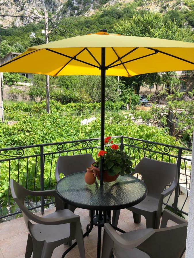 Apartman Nina2 Risan Buitenkant foto